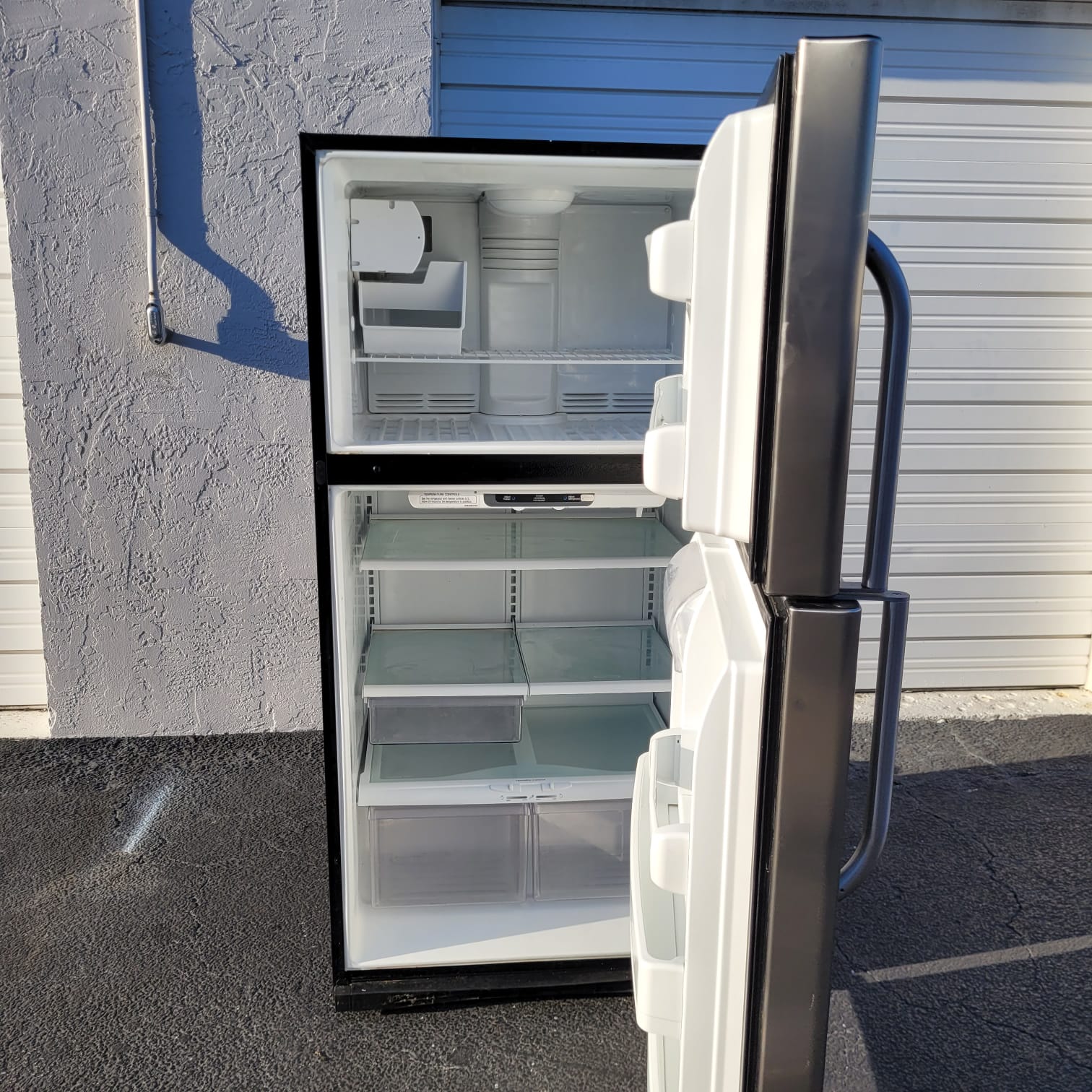 GE Stainless Steel Top and Bottom Refrigerator GE Stainless Steel Top and Bottom Refrigerator